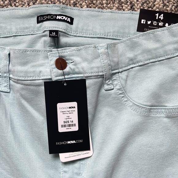 Brand new Women’s Fashion Nova skinny Jeans-Size 14 - Picture 3 of 5